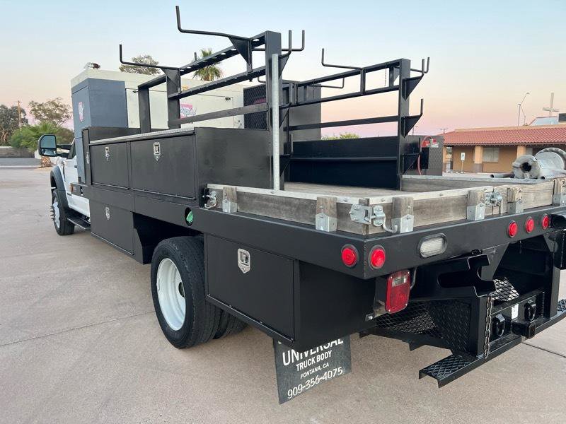 Used 2017 Ford F550 2WD Regular Cab Super Duty image 3