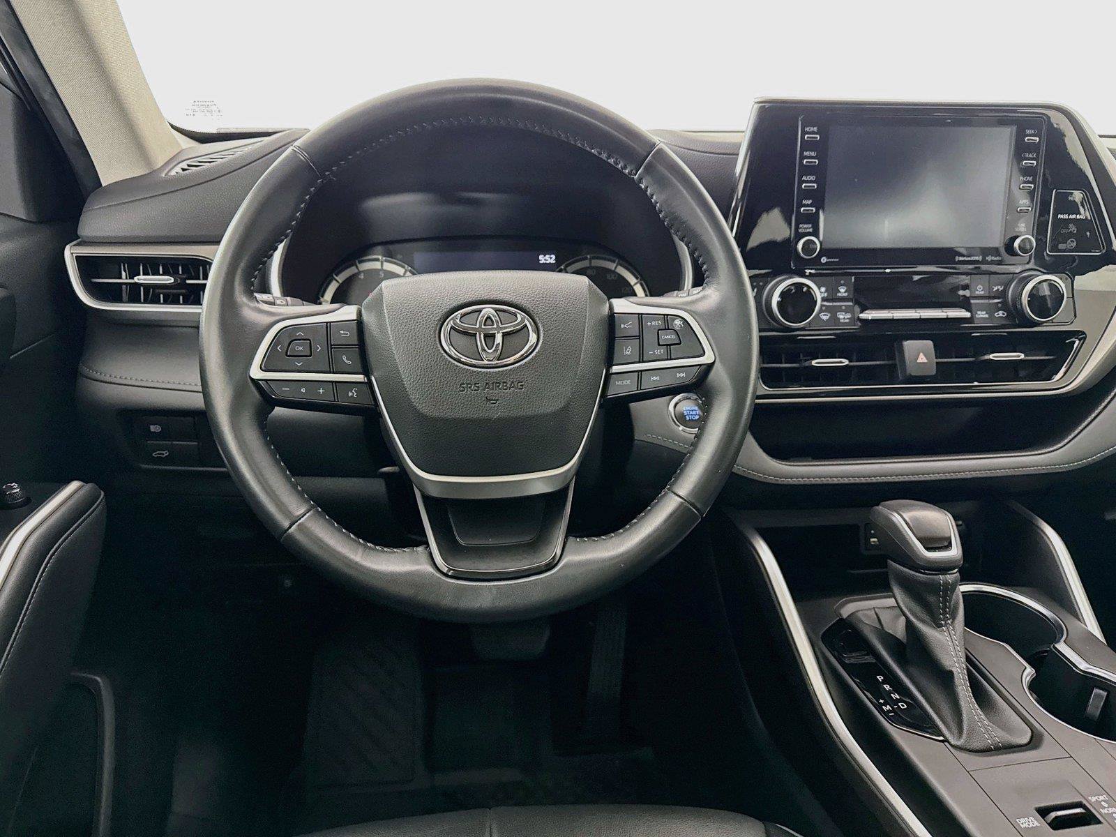 Used 2022 Toyota Highlander XLE FWD image 32