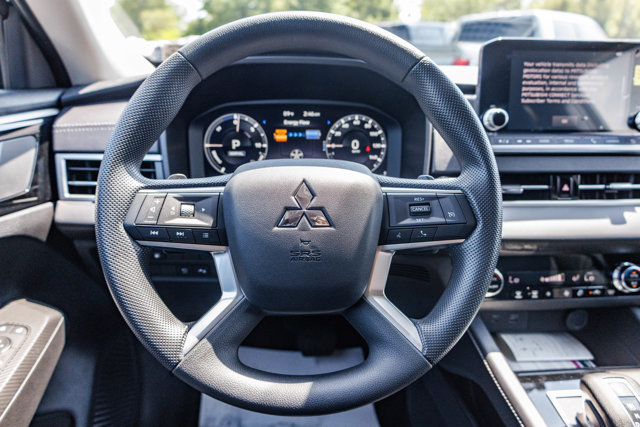 New 2025 Mitsubishi Outlander ES image 28