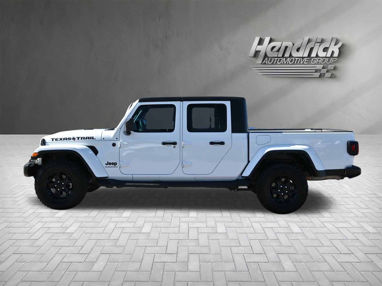 Used 2023 Jeep Gladiator Sport image 9