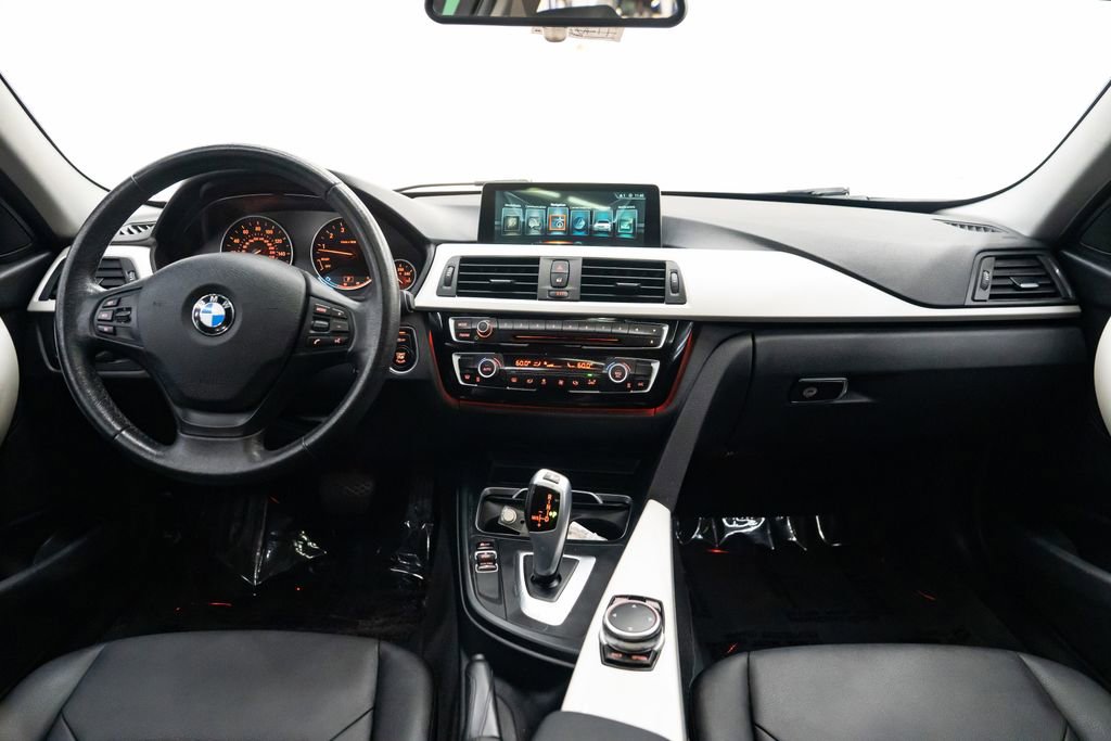 Used 2017 BMW 320i Sedan RWD image 9