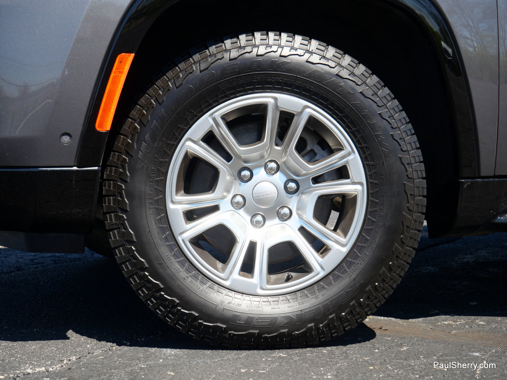 Used 2024 Jeep Wagoneer 4WD w/ HD Trailer Tow Package image 18