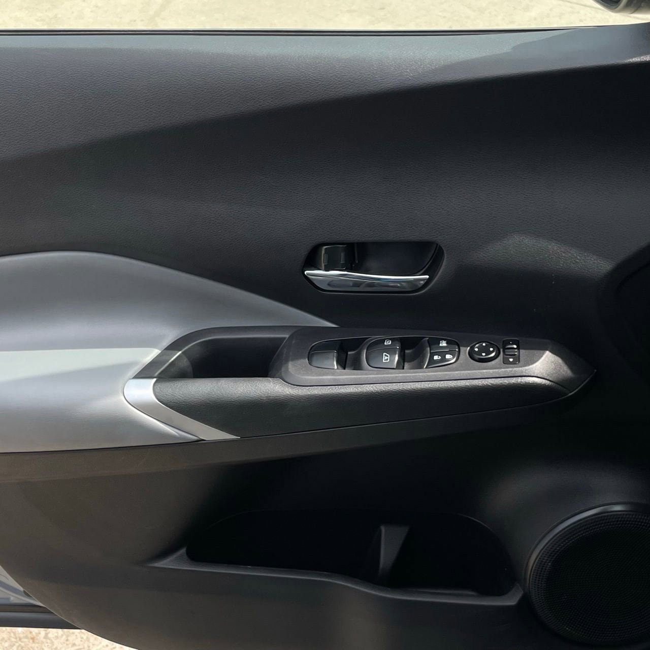 Used 2024 Nissan Kicks SR w/ SR Premium Package FWD image 21