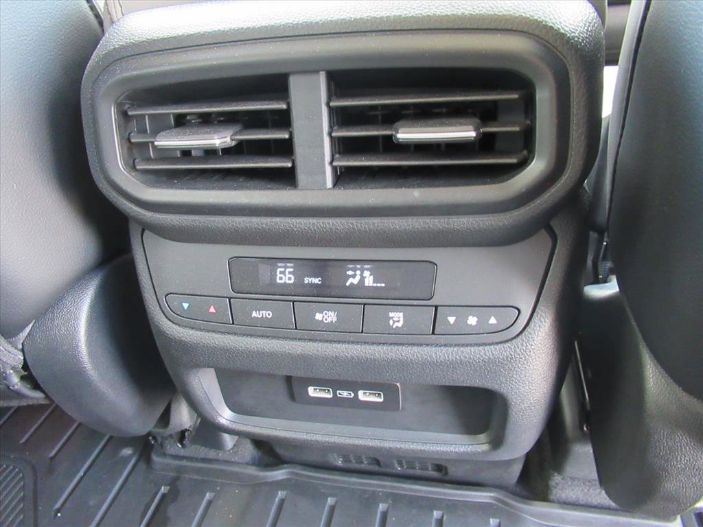Used 2023 Honda Pilot Touring image 16