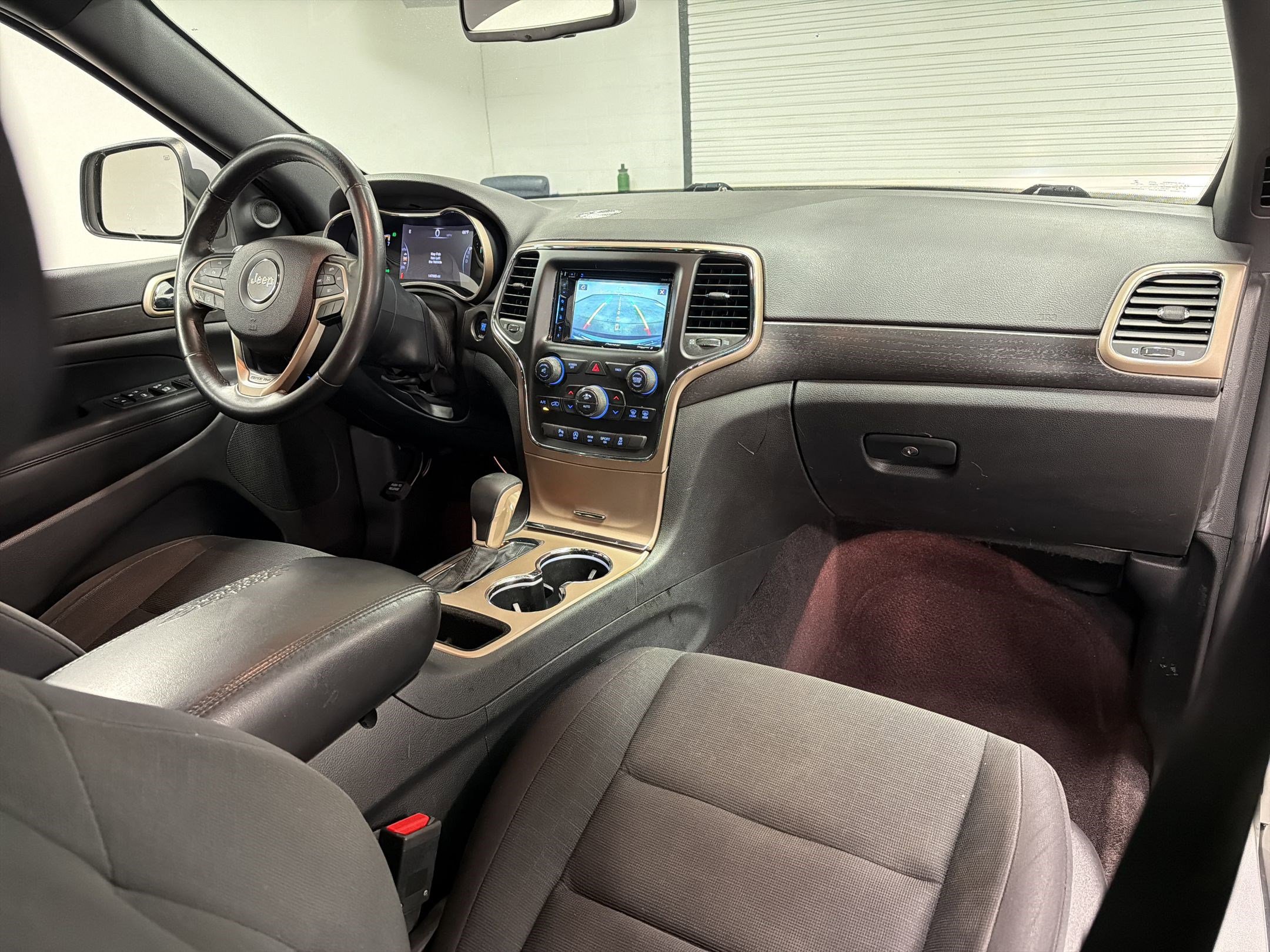 Used 2016 Jeep Grand Cherokee Laredo w/ Quick Order Package 23E RWD image 27