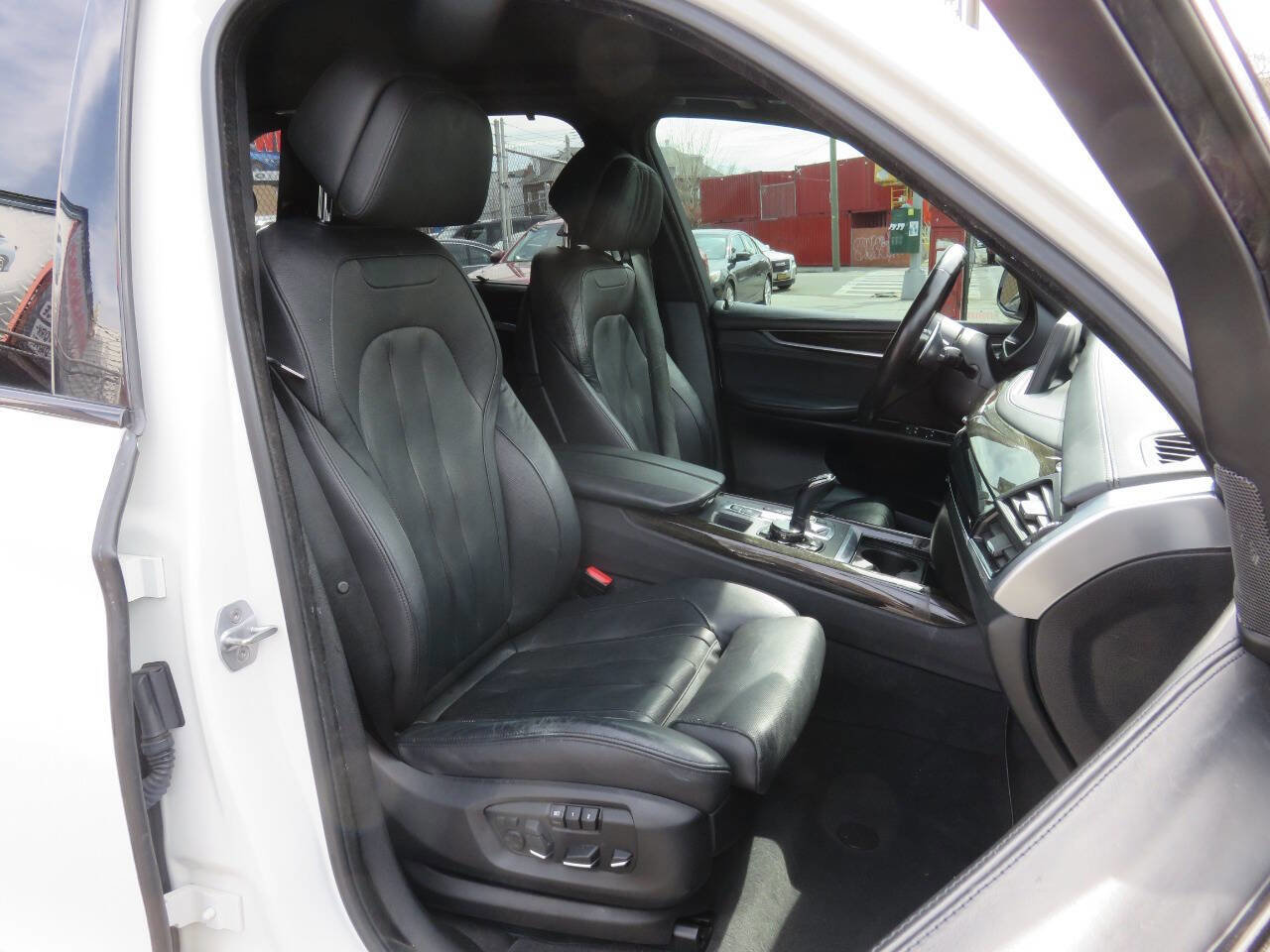 Used 2016 BMW X5 xDrive50i AWD/4WD image 11