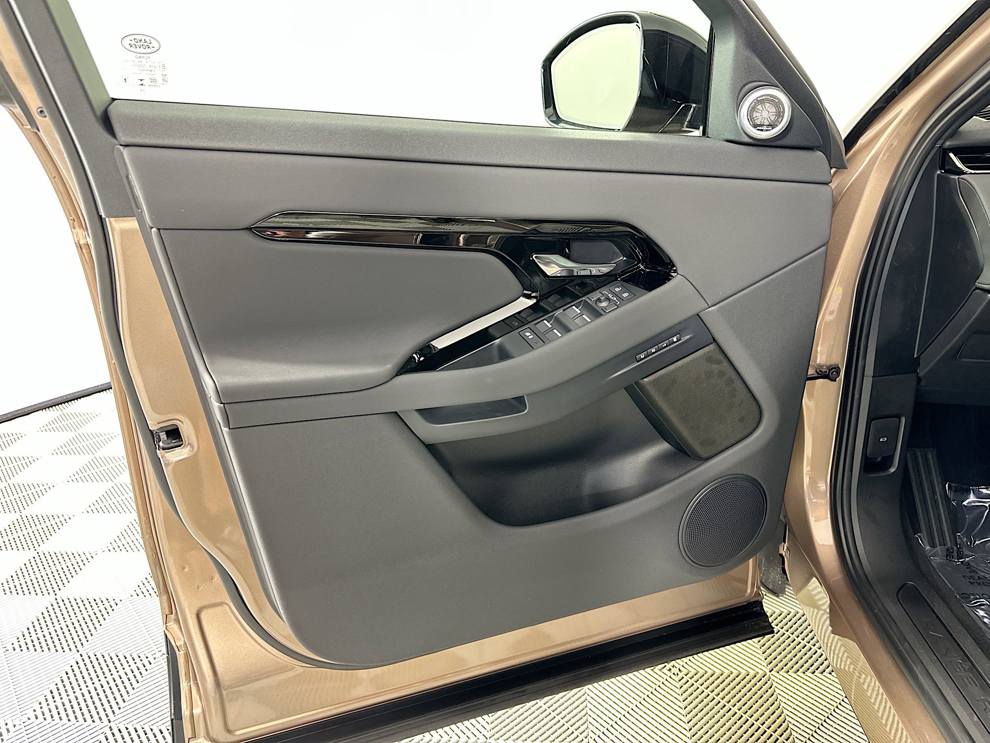 Used 2026 Land Rover Range Rover Evoque S image 14
