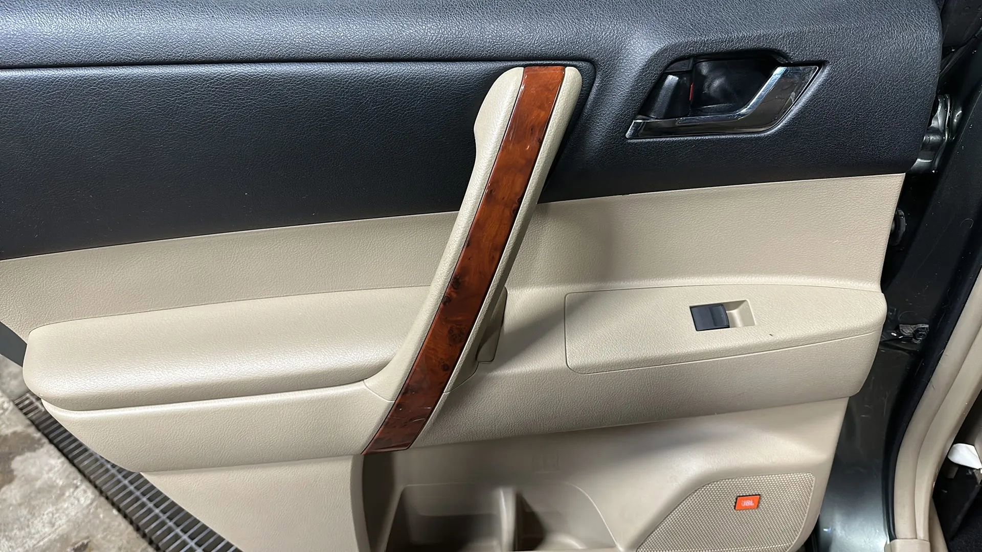 Used 2013 Toyota Highlander Limited image 12