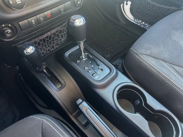 Used 2015 Jeep Wrangler Unlimited Rubicon image 19