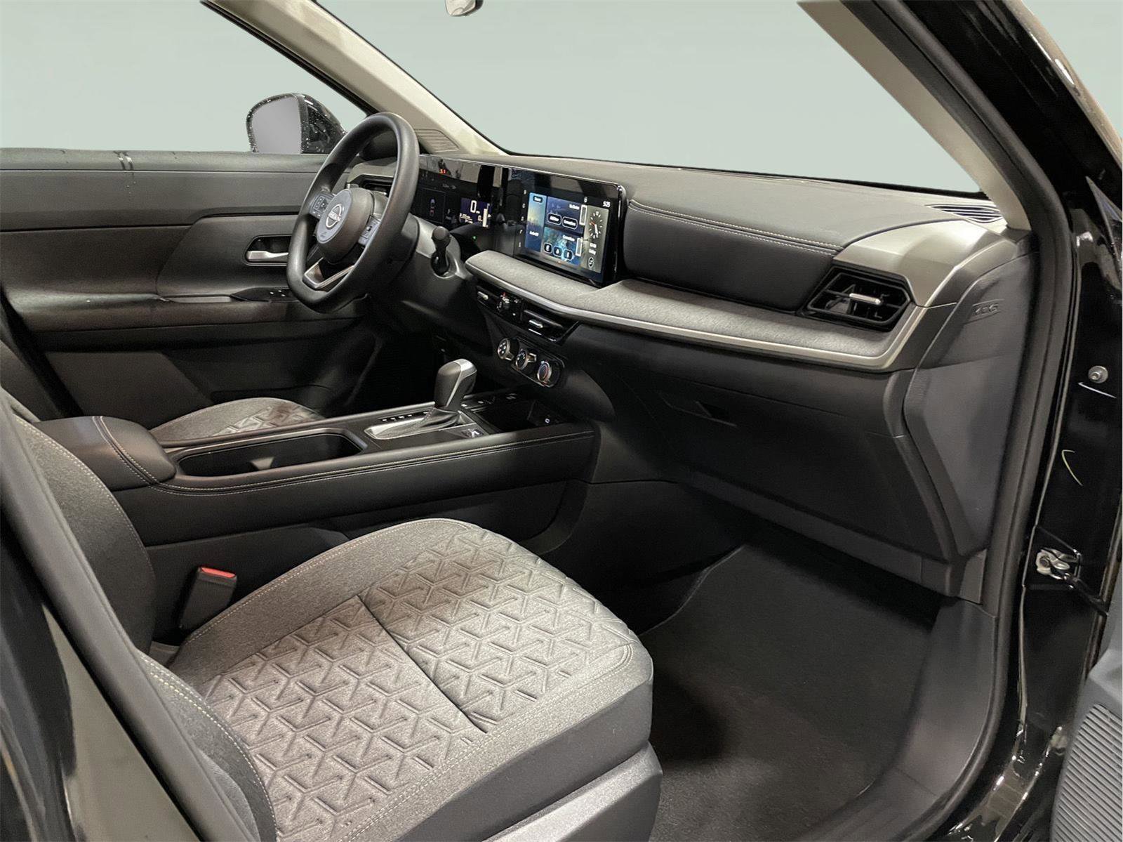 Used 2025 Nissan Kicks SV image 18