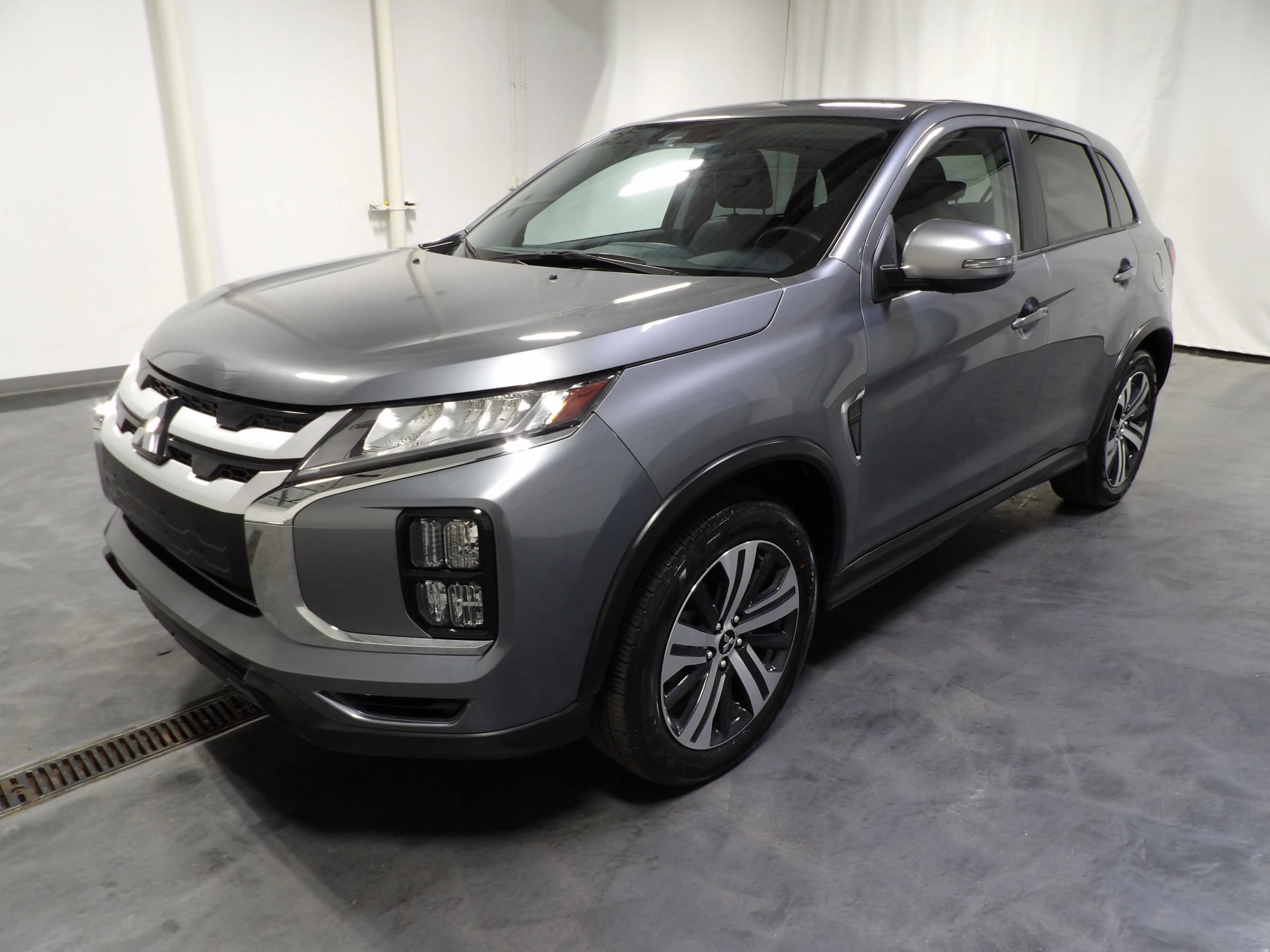 Used 2025 Mitsubishi Outlander Sport ES AWD/4WD image 3