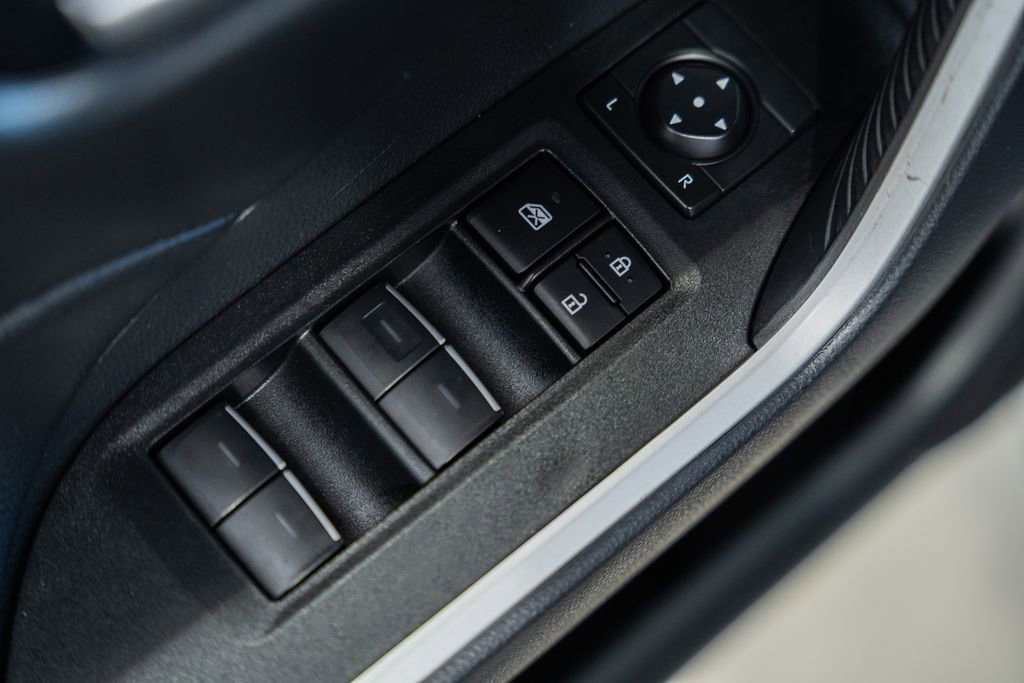 Used 2025 Toyota RAV4 XLE image 33