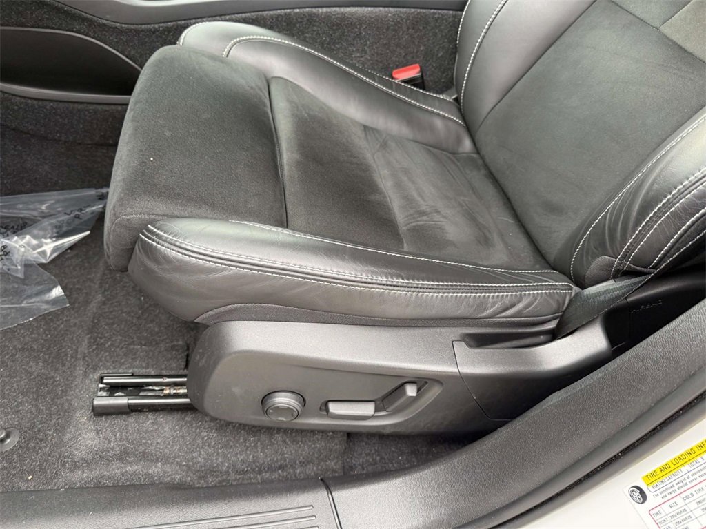 Used 2022 Volvo XC40 P8 Recharge Ultimate image 3