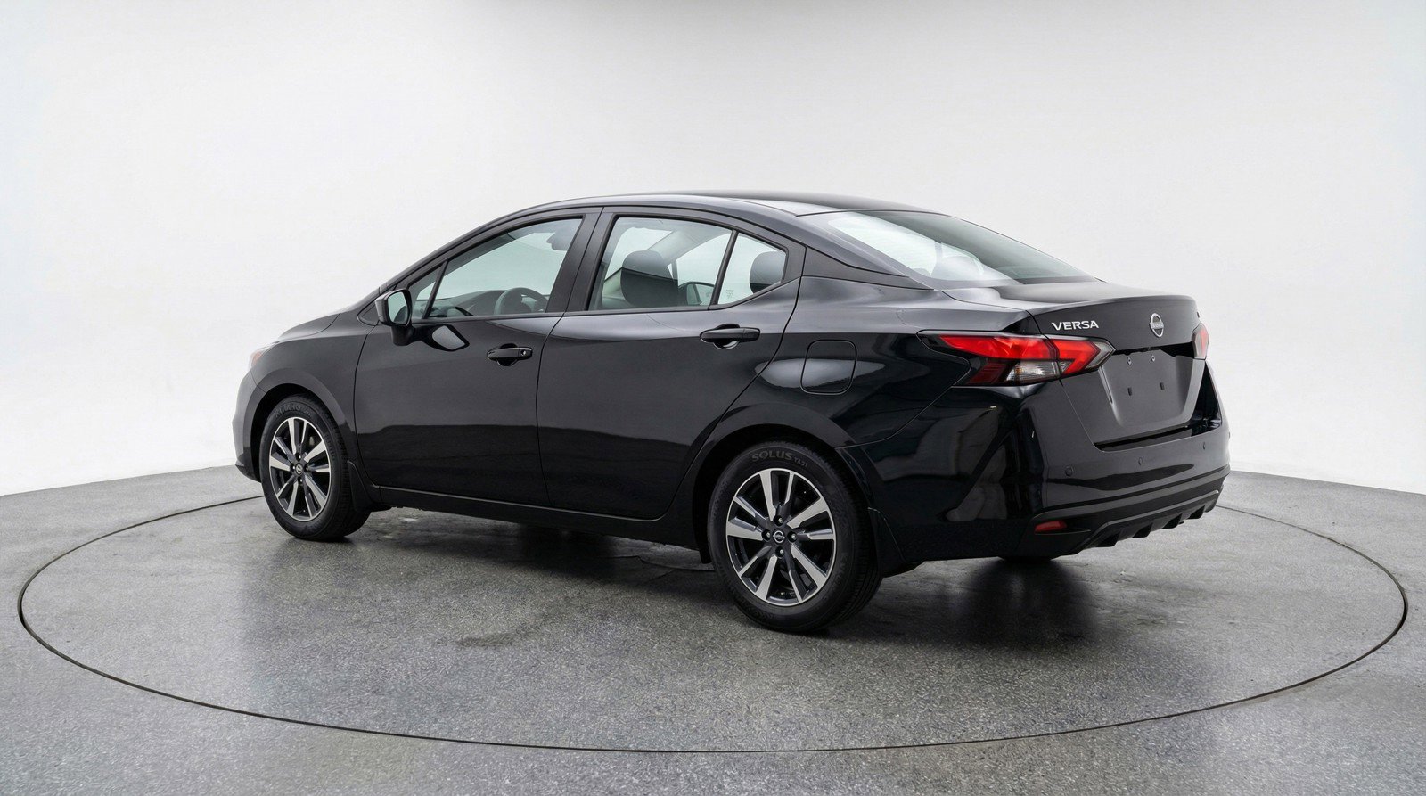 Used 2025 Nissan Versa SV image 6