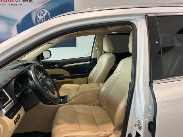 Used 2019 Toyota Highlander XLE image 15
