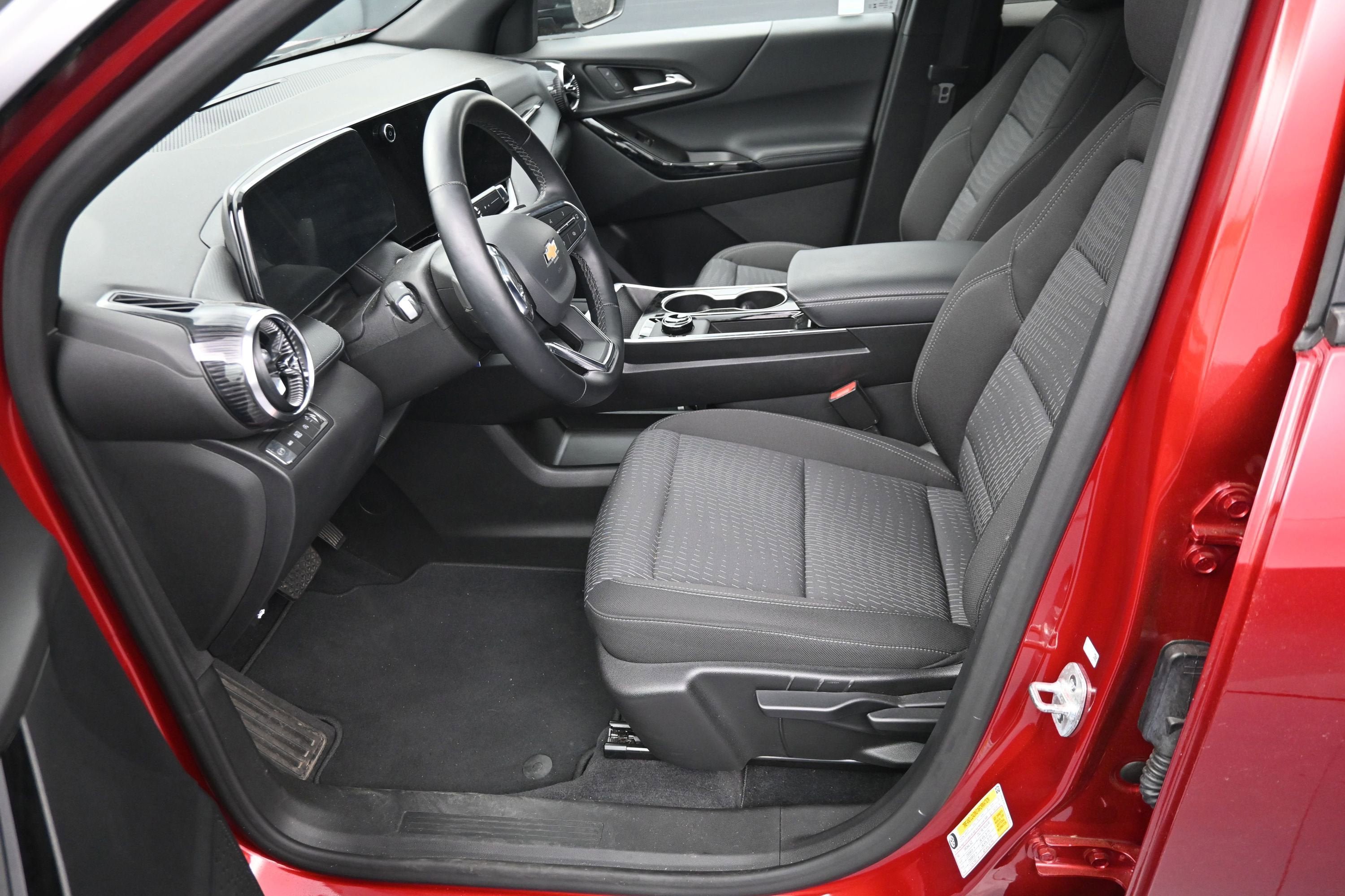 Used 2026 Chevrolet Equinox LT AWD/4WD image 10