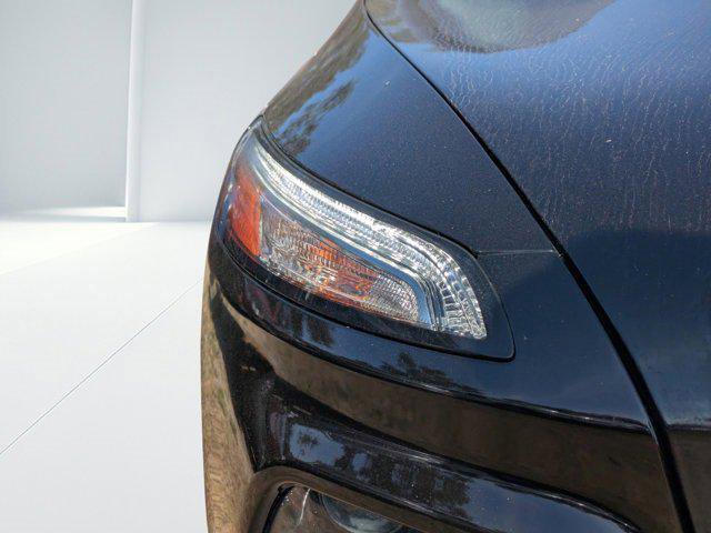 Certified 2017 Jeep Cherokee Latitude w/ Cold Weather Group image 8