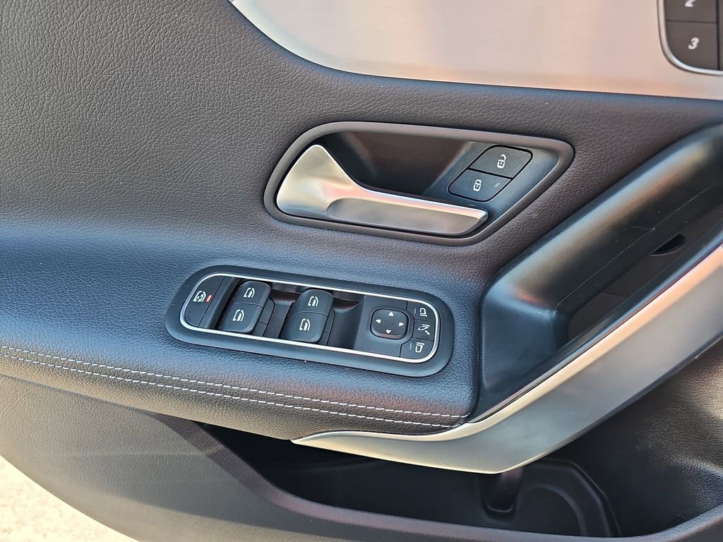 Used 2025 Mercedes-Benz CLA 250 image 31