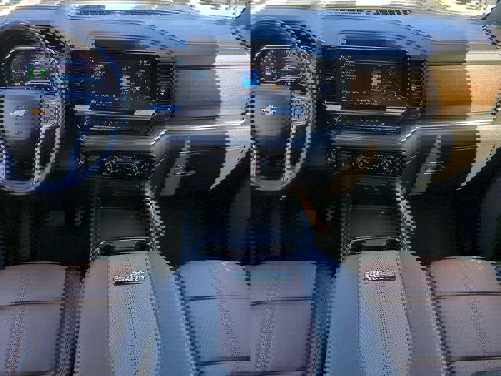 Certified 2024 Chevrolet Silverado 3500 High Country w/ High Country Premium Package AWD/4WD image 21