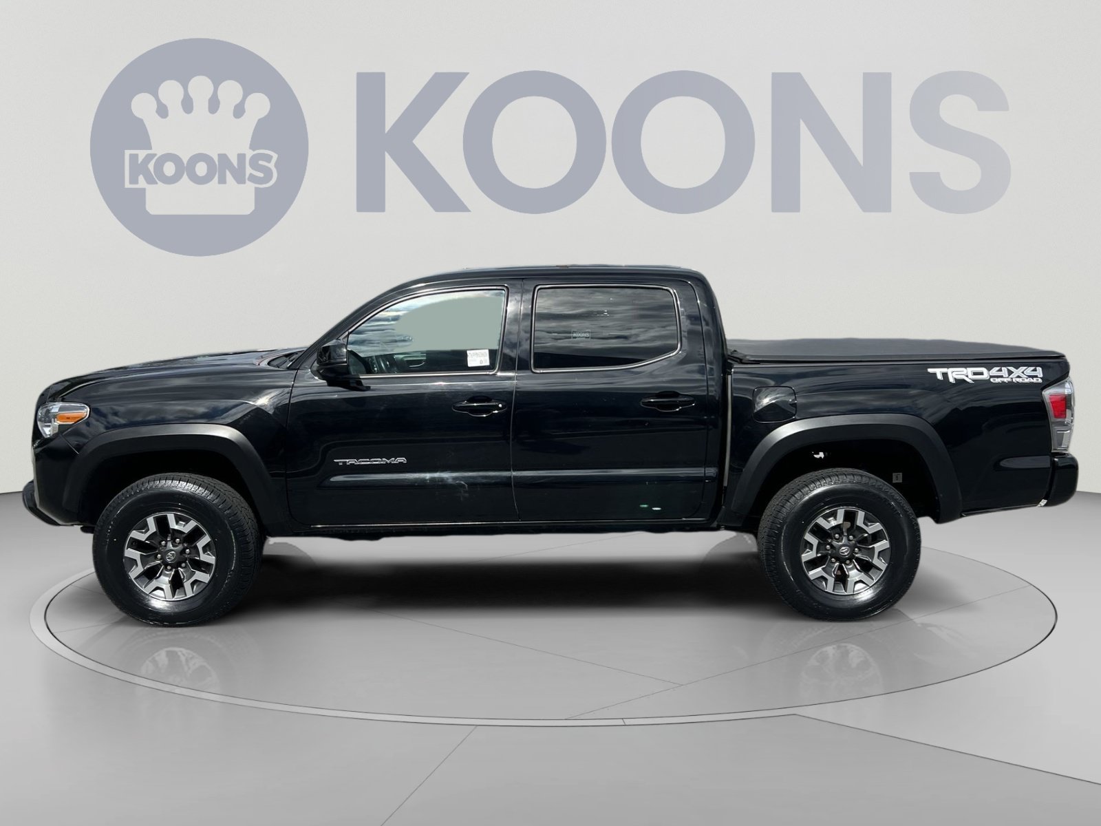 Used 2023 Toyota Tacoma TRD Off-Road w/ Technology Package AWD/4WD image 2