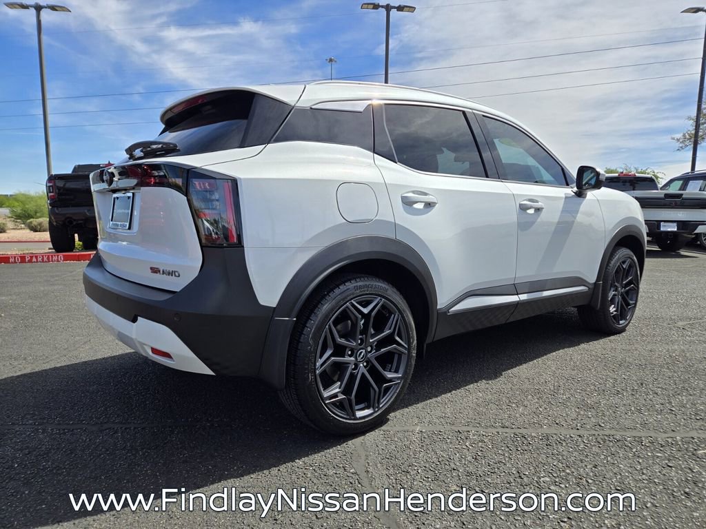 Used 2025 Nissan Kicks SR AWD/4WD image 6