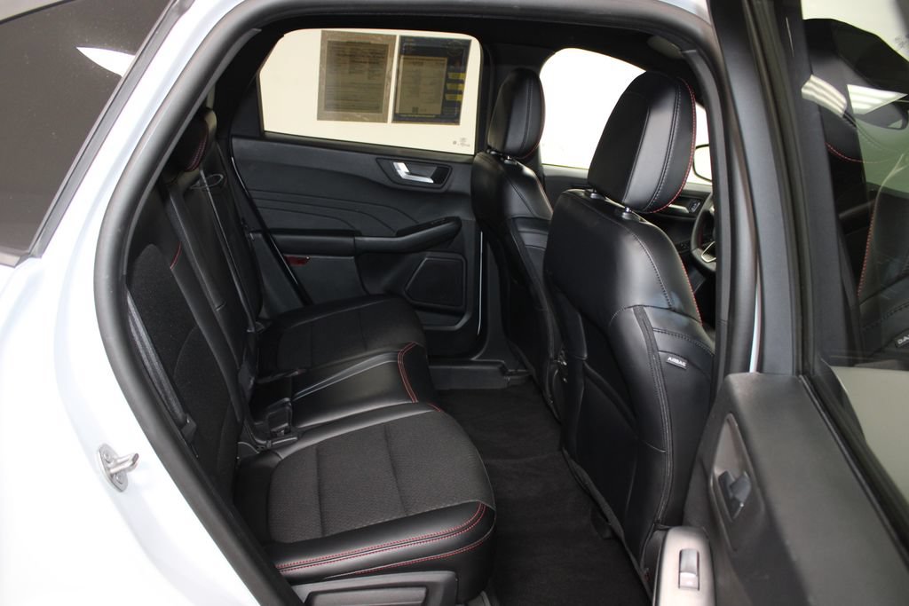 Used 2025 Ford Escape ST-Line Select w/ Class II Trailer Tow Package AWD/4WD image 32