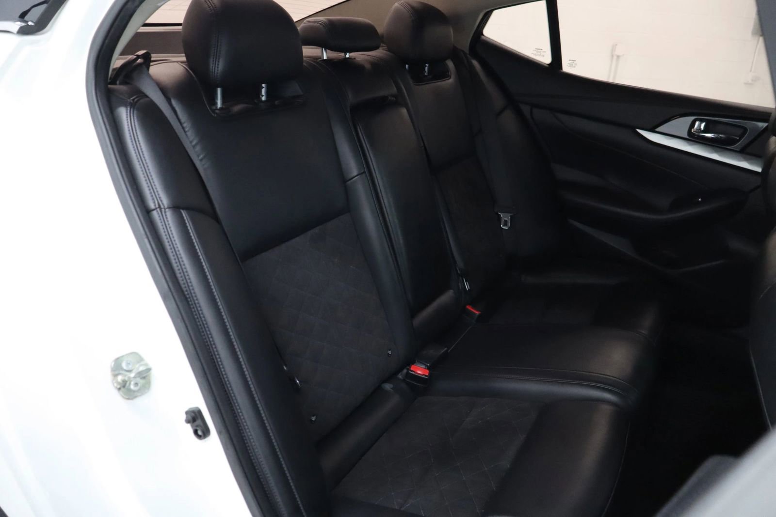 Used 2017 Nissan Maxima SR w/ Midnight Edition image 25