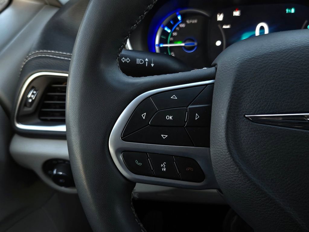 Used 2023 Chrysler Pacifica Limited image 24
