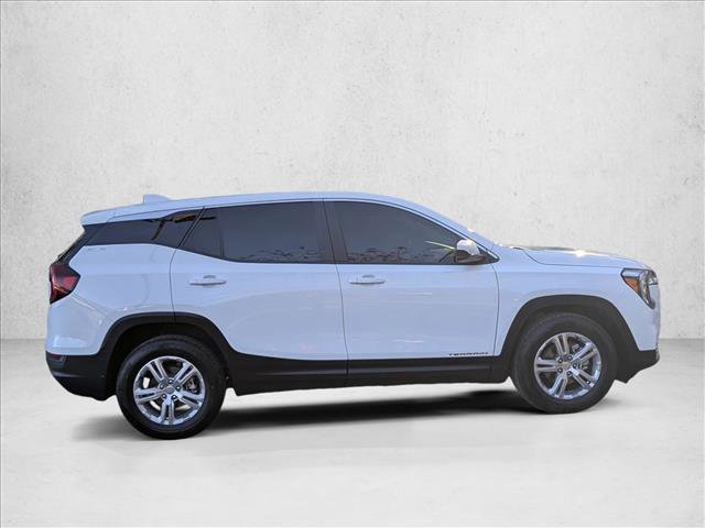 Used 2024 GMC Terrain SLE image 4
