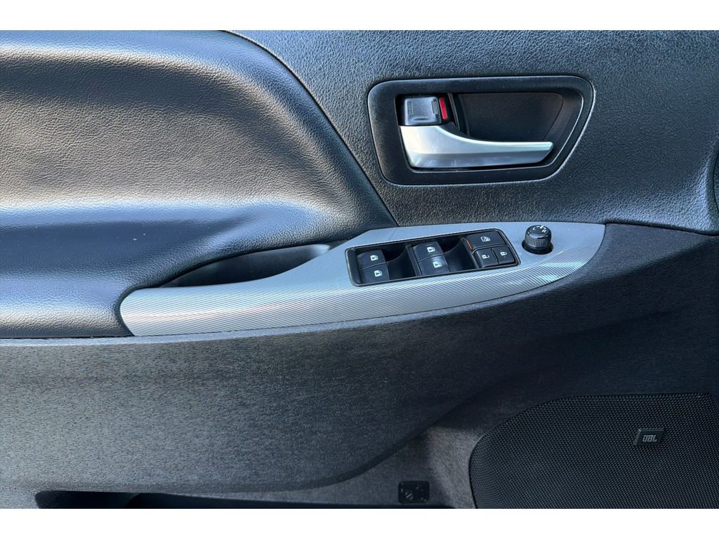 Used 2020 Toyota Sienna SE w/ SE Preferred Package FWD image 11