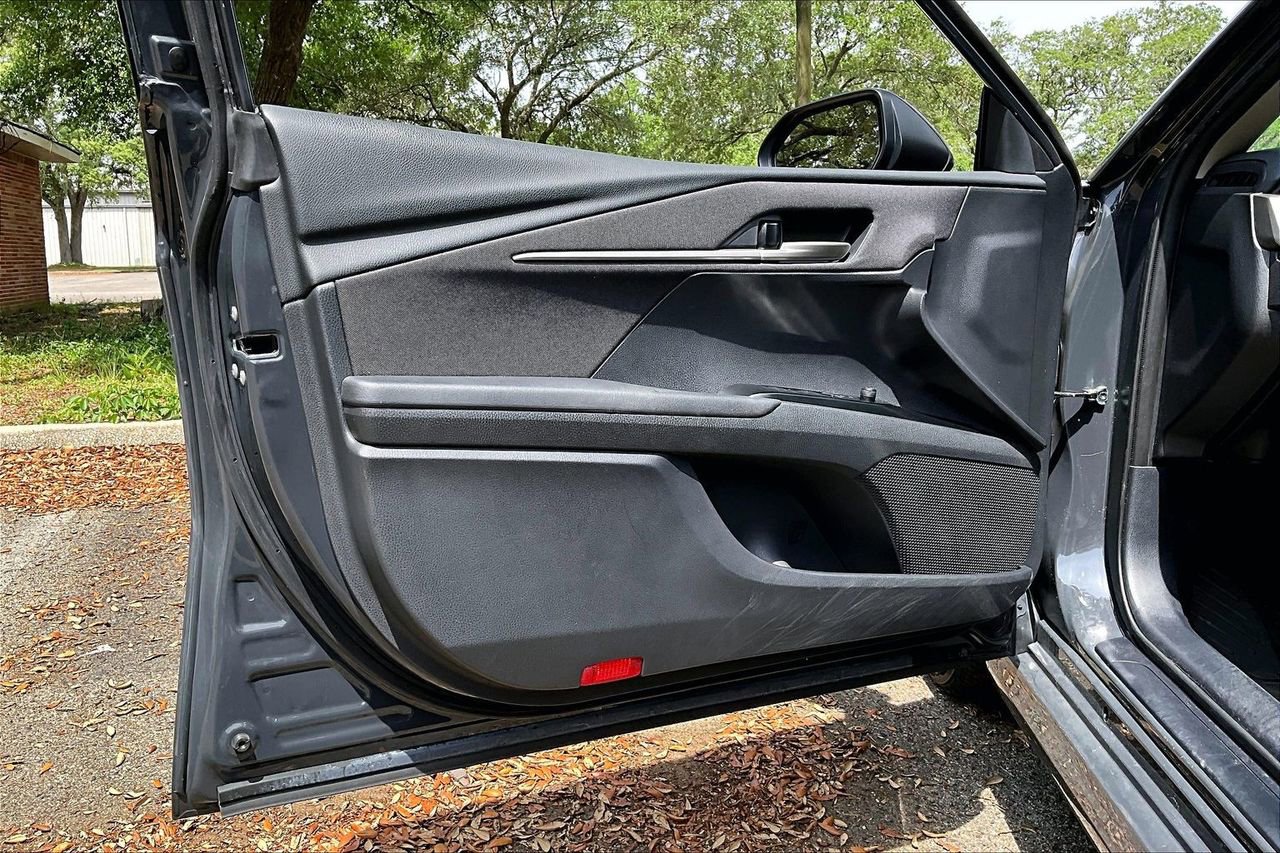 Used 2025 Toyota Camry LE FWD image 17