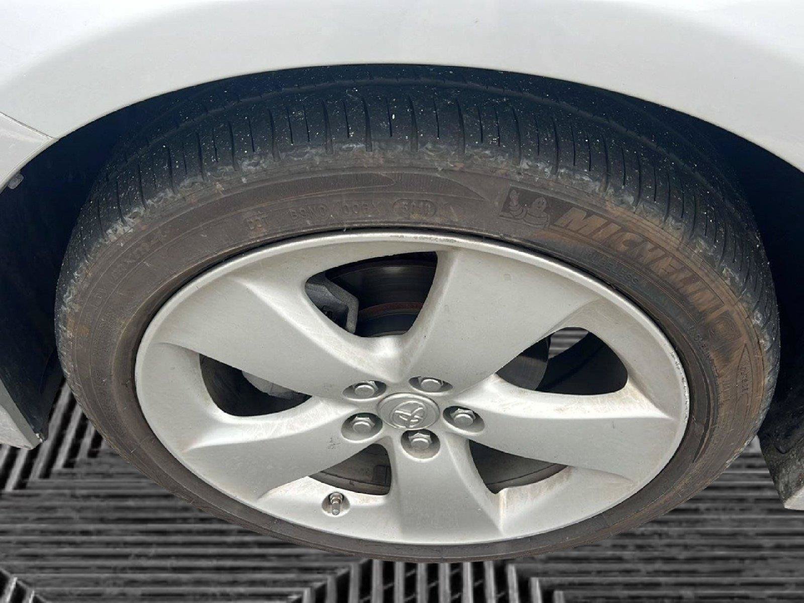 Used 2015 Toyota Prius Five FWD image 8