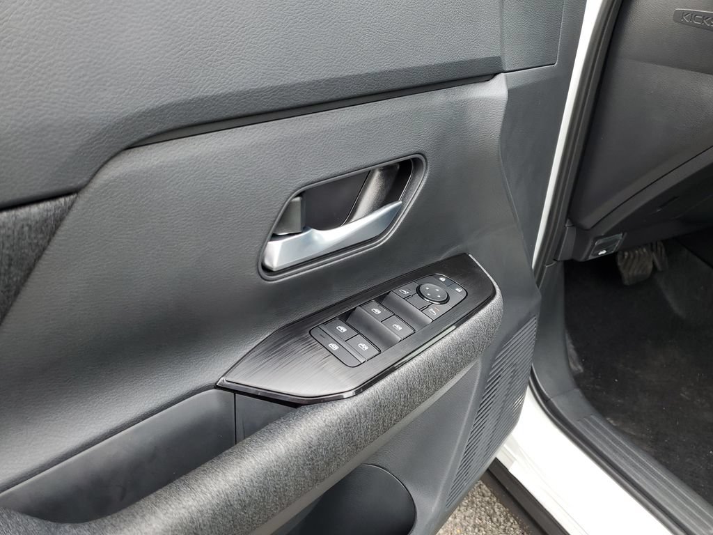 New 2026 Nissan Kicks SV w/ Cold Weather Package FWD image 16