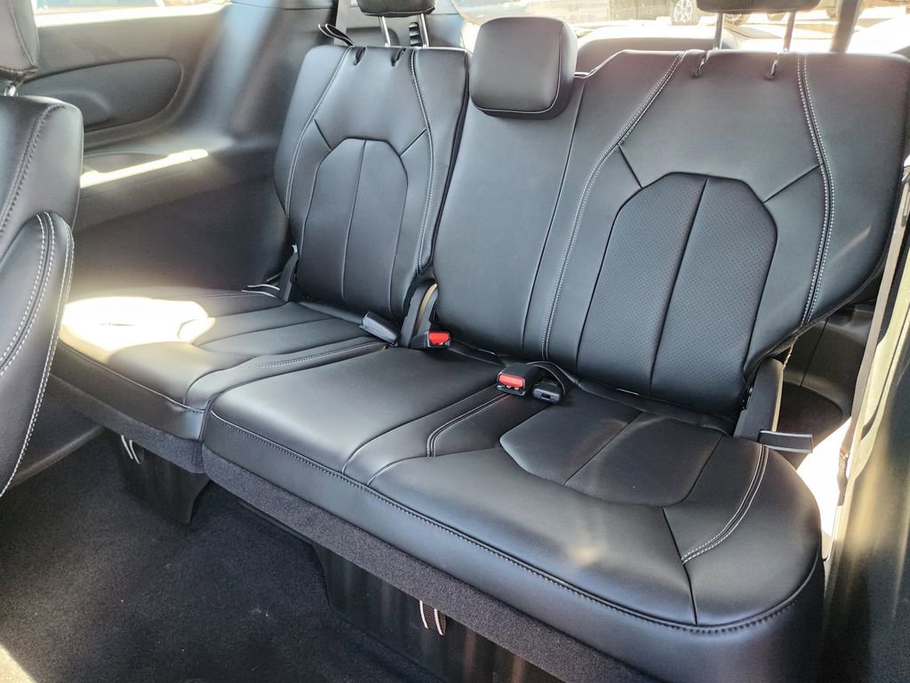 New 2026 Chrysler Pacifica Select w/ S Appearance Package image 21