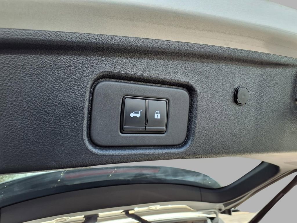 Certified 2025 Nissan Pathfinder SV image 29