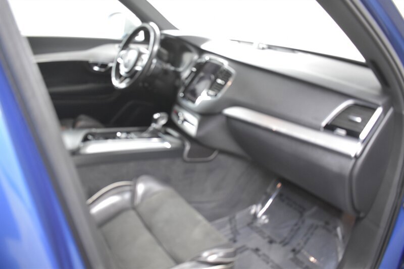 Used 2016 Volvo XC90 T6 R-Design w/ Protection Package Plus AWD/4WD image 23