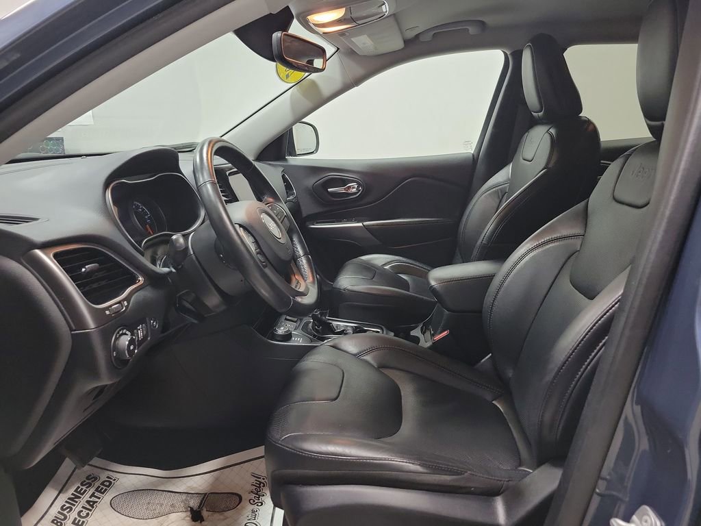 Used 2020 Jeep Cherokee Limited AWD/4WD image 2
