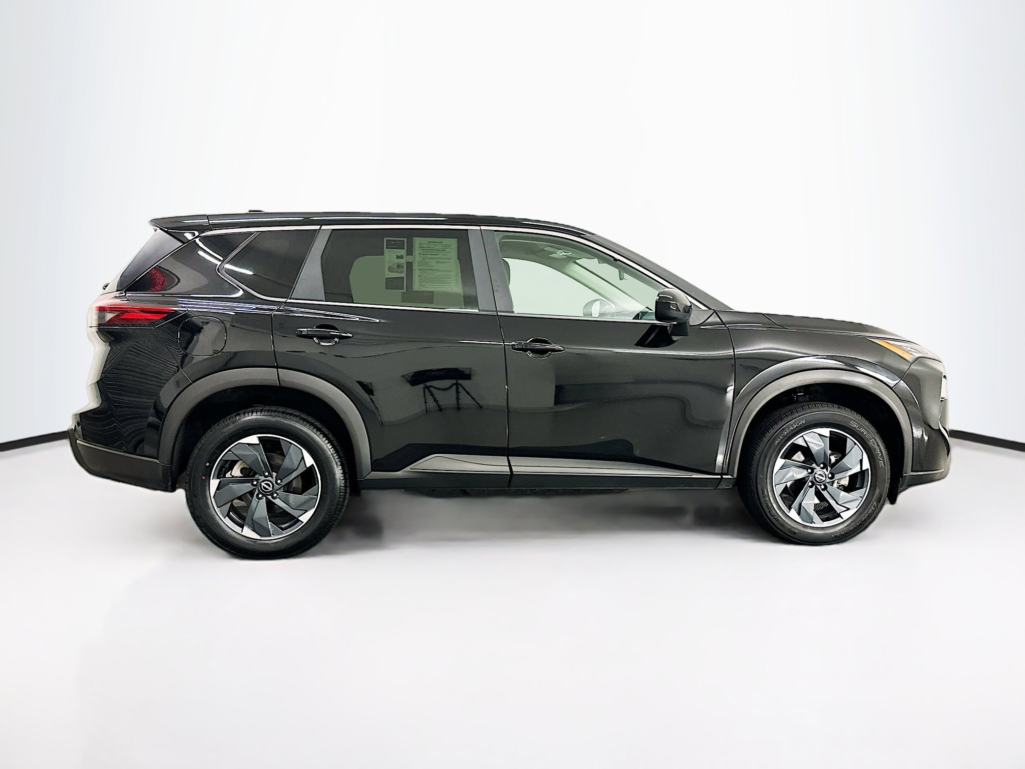 Used 2025 Nissan Rogue SV image 10