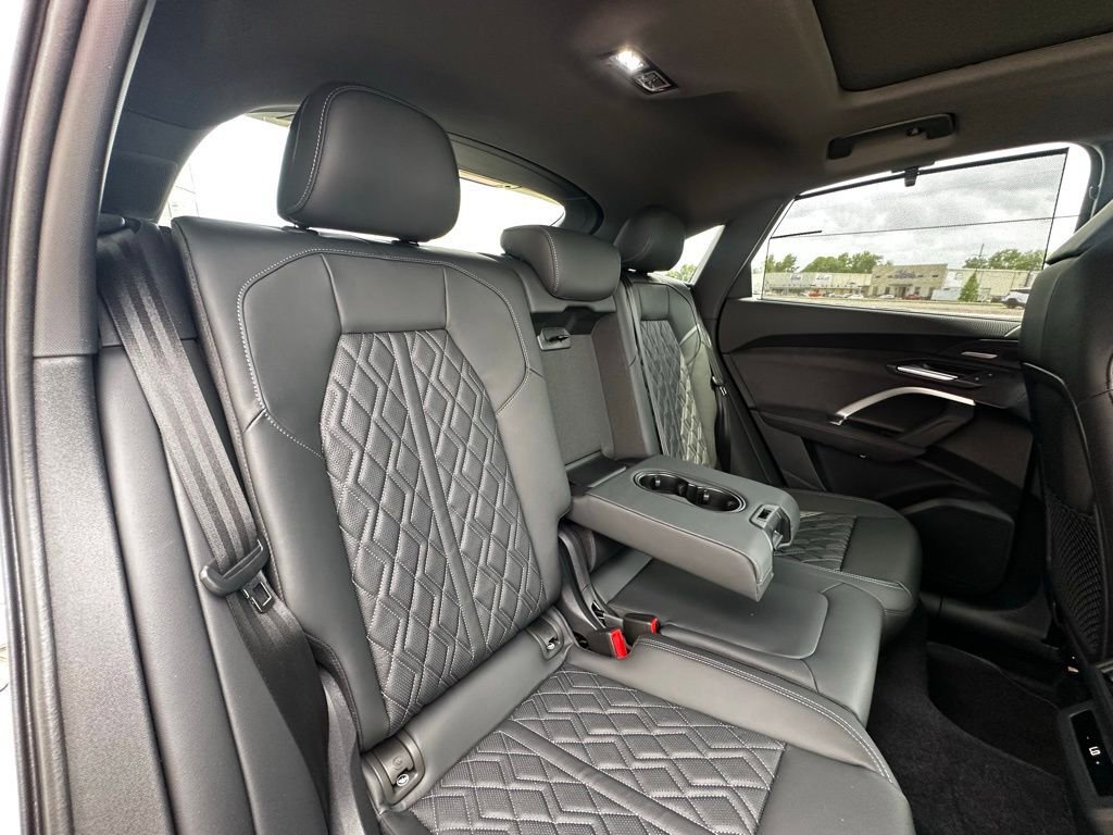 New 2026 Audi SQ5 Premium Plus image 31