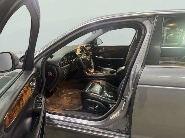 Used 2008 Jaguar XJ8 RWD image 17
