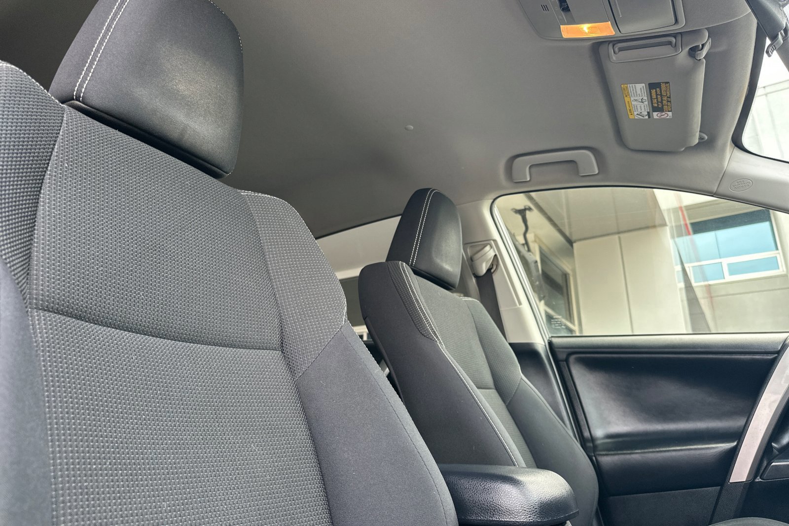 Certified 2018 Toyota RAV4 LE AWD/4WD image 17