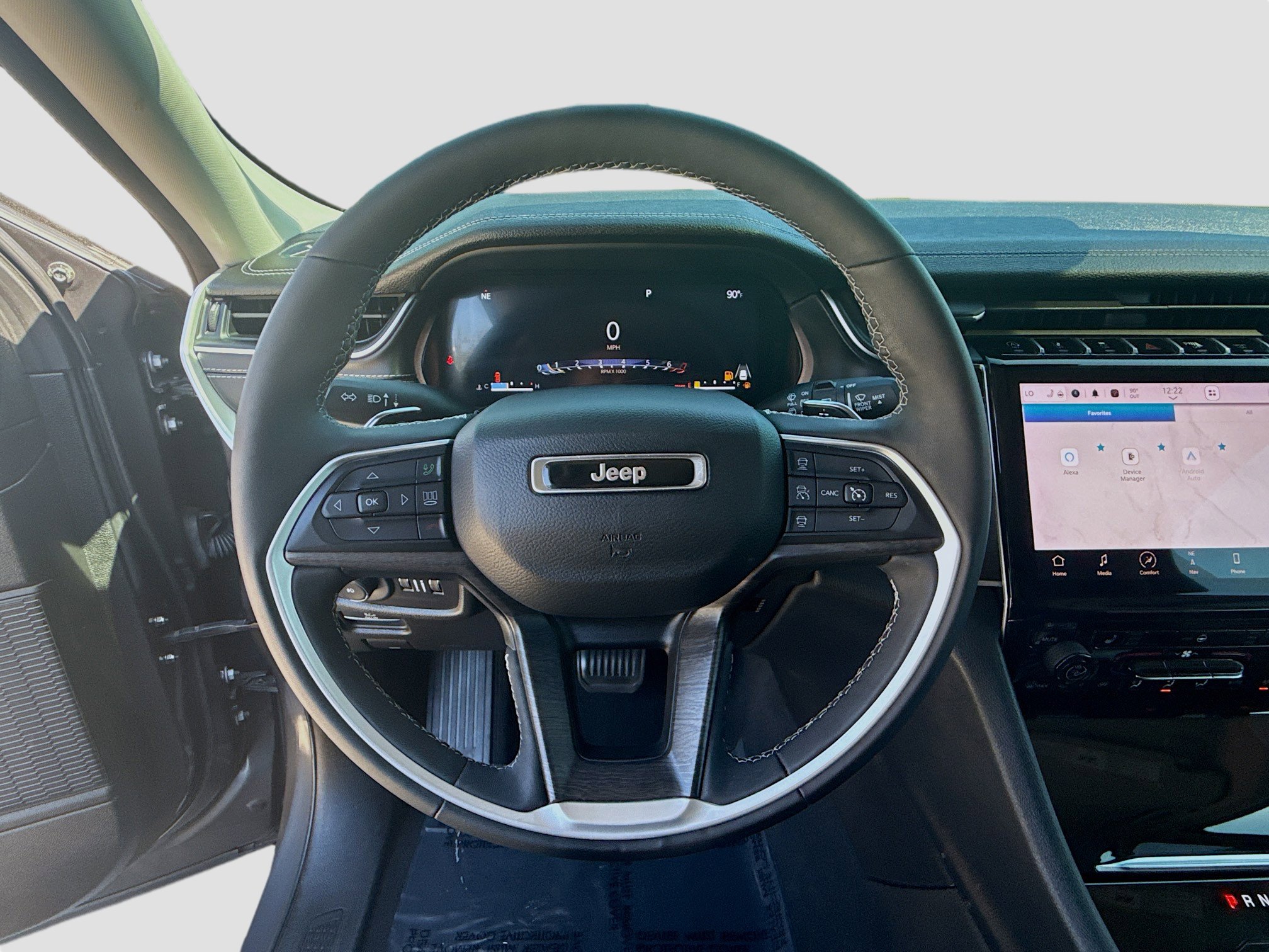 Used 2024 Jeep Grand Cherokee Limited w/ Black Appearance Package image 10