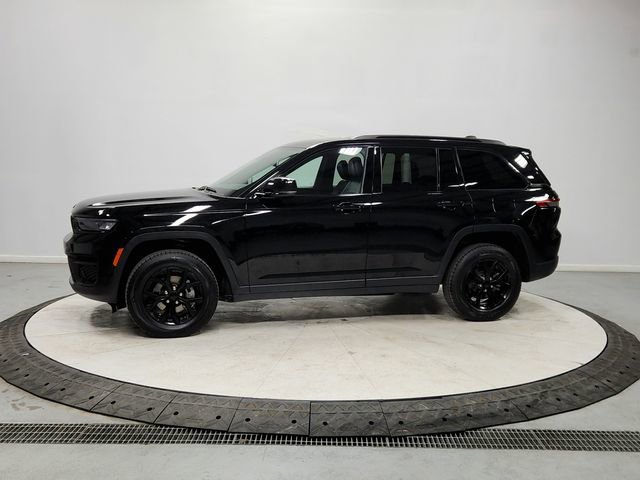 Used 2024 Jeep Grand Cherokee Altitude image 4