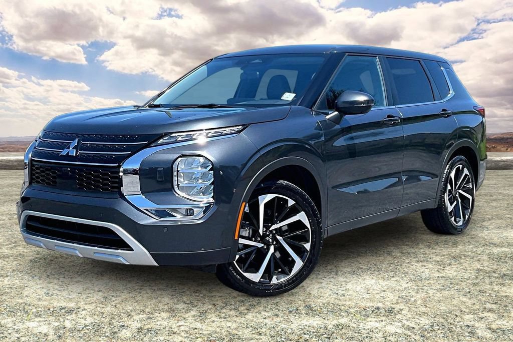 Used 2024 Mitsubishi Outlander SE AWD/4WD image 3
