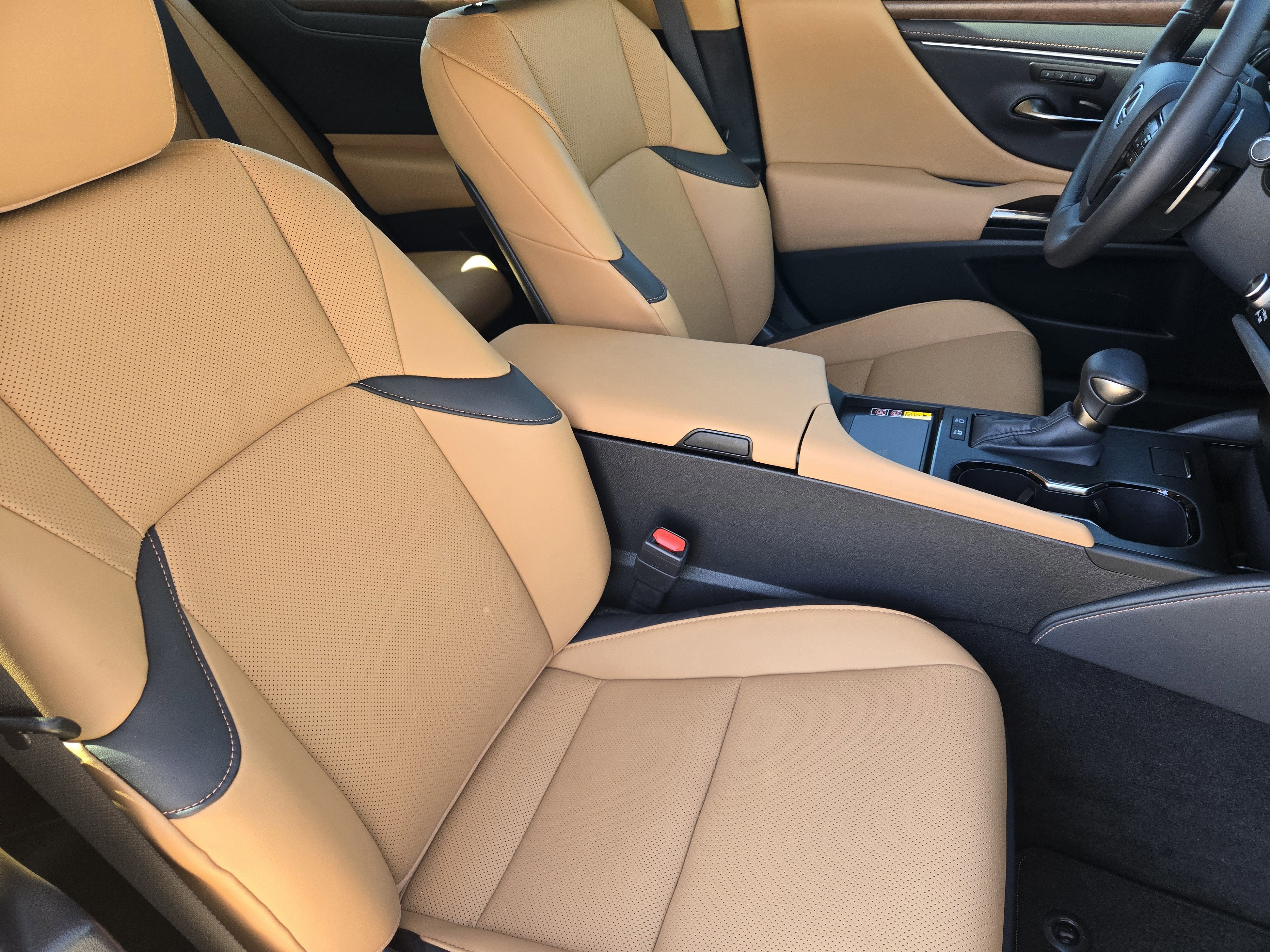 Used 2025 Lexus ES 300h w/ Premium Package FWD image 10