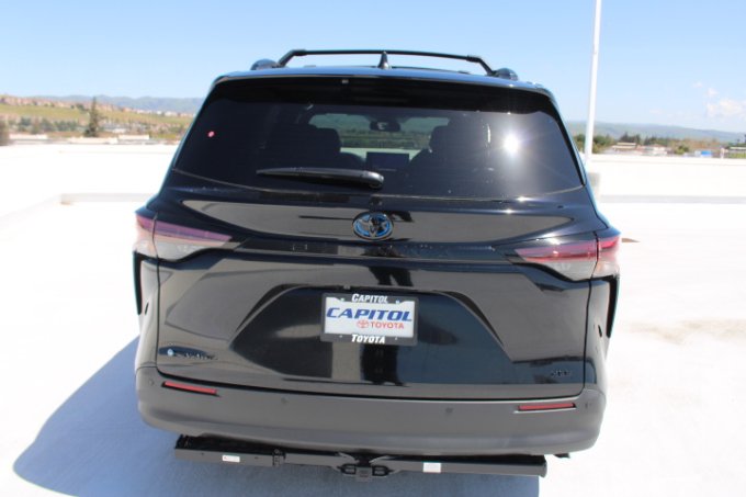 New 2026 Toyota Sienna XLE Woodland Edition AWD/4WD image 4