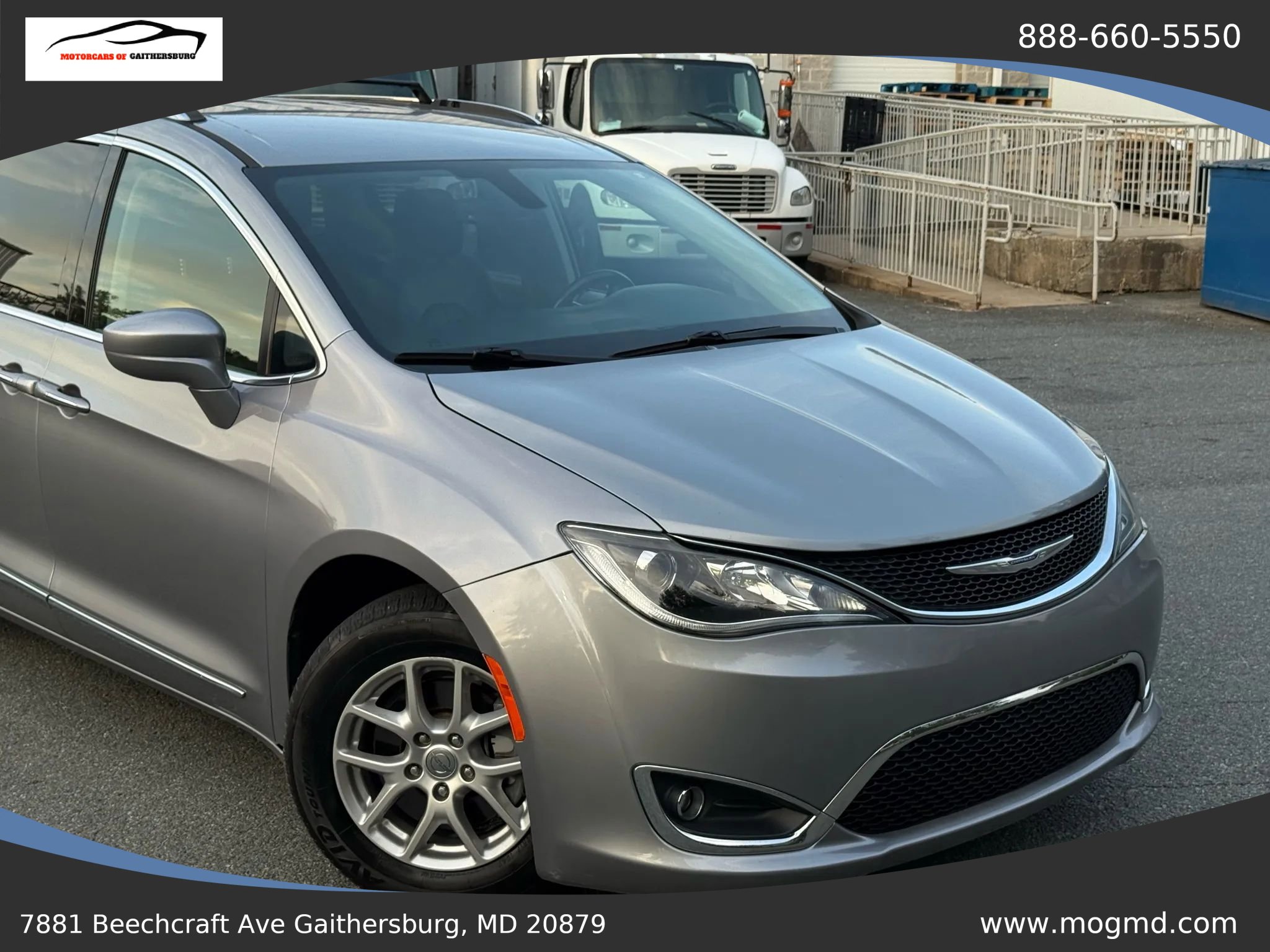Used 2020 Chrysler Pacifica Touring-L image 2