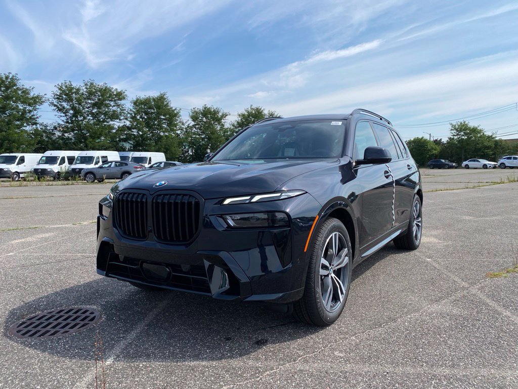 New 2027 BMW X7 xDrive40i w/ M Sport Package