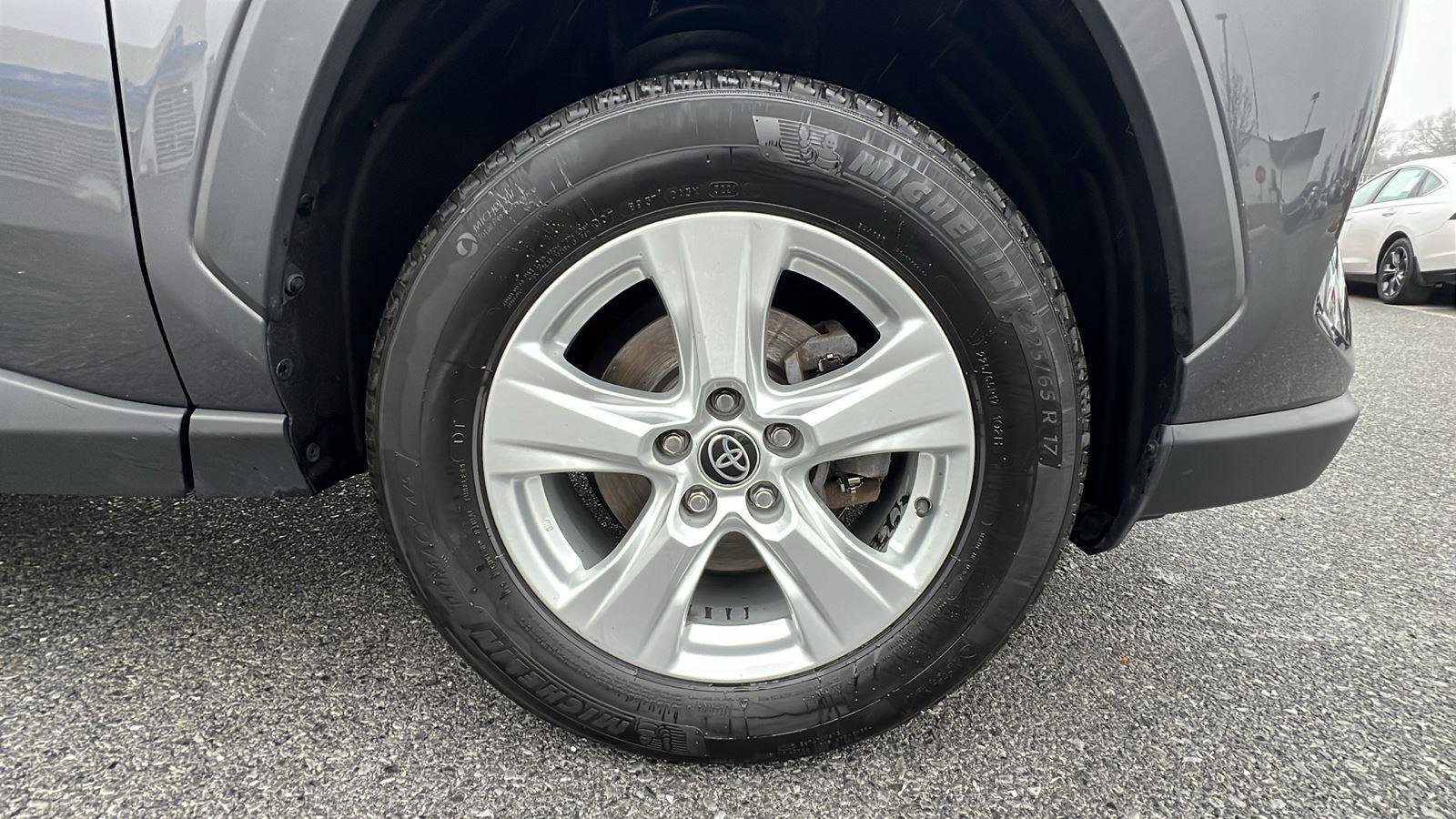 Used 2021 Toyota RAV4 XLE image 11