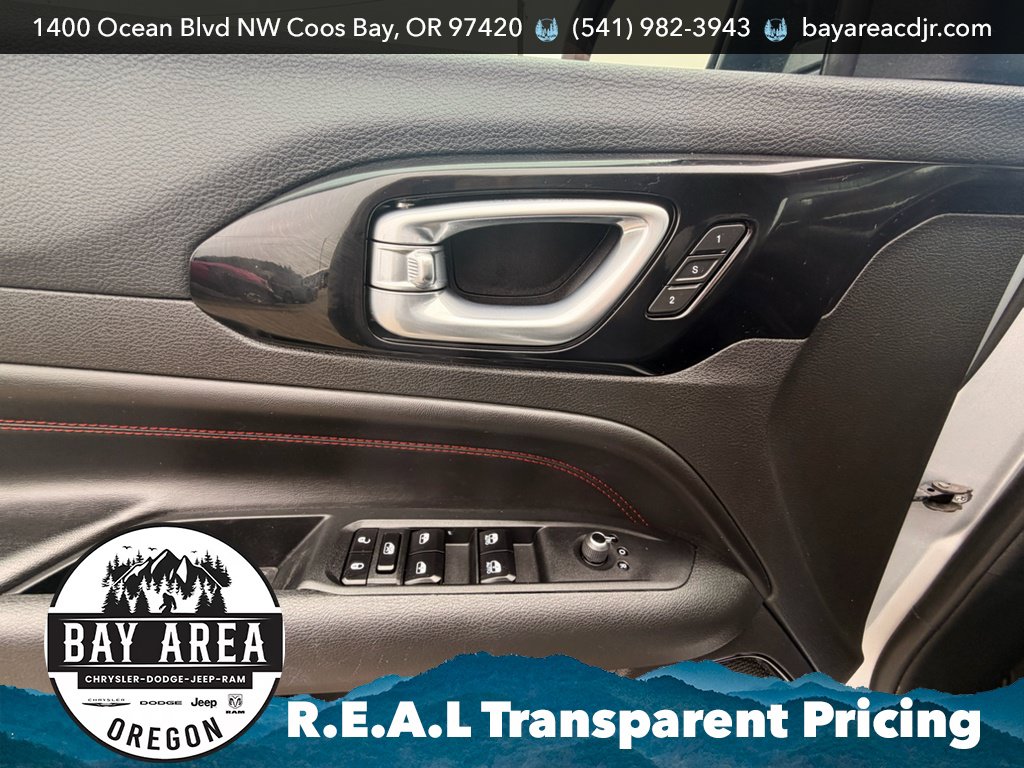Used 2024 Jeep Compass Trailhawk w/ Trailhawk Elite Group AWD/4WD image 11